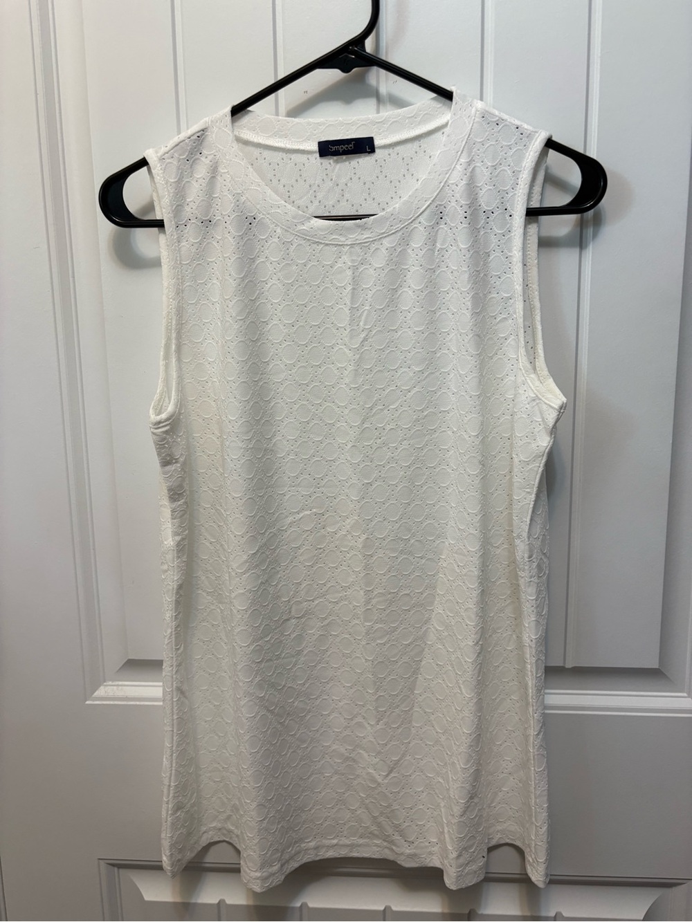 Sampeel White Eyelet Sleeveless Tank Top. Size Large.